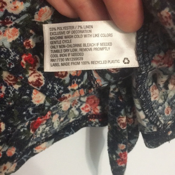 🌸🌺 Floral spaghetti strap tank top 🌸🌺 - Picture 6 of 6